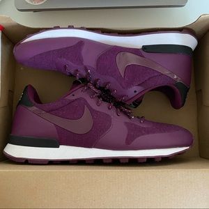 Nike Internationalist Tech Pack Fleece Sneakers Purple 9.5 Women’s New in Box